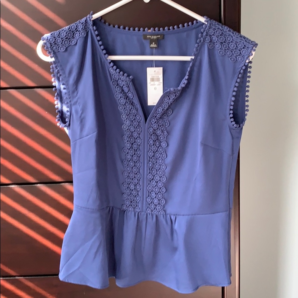 Ann Taylor top. 100% Polyester.